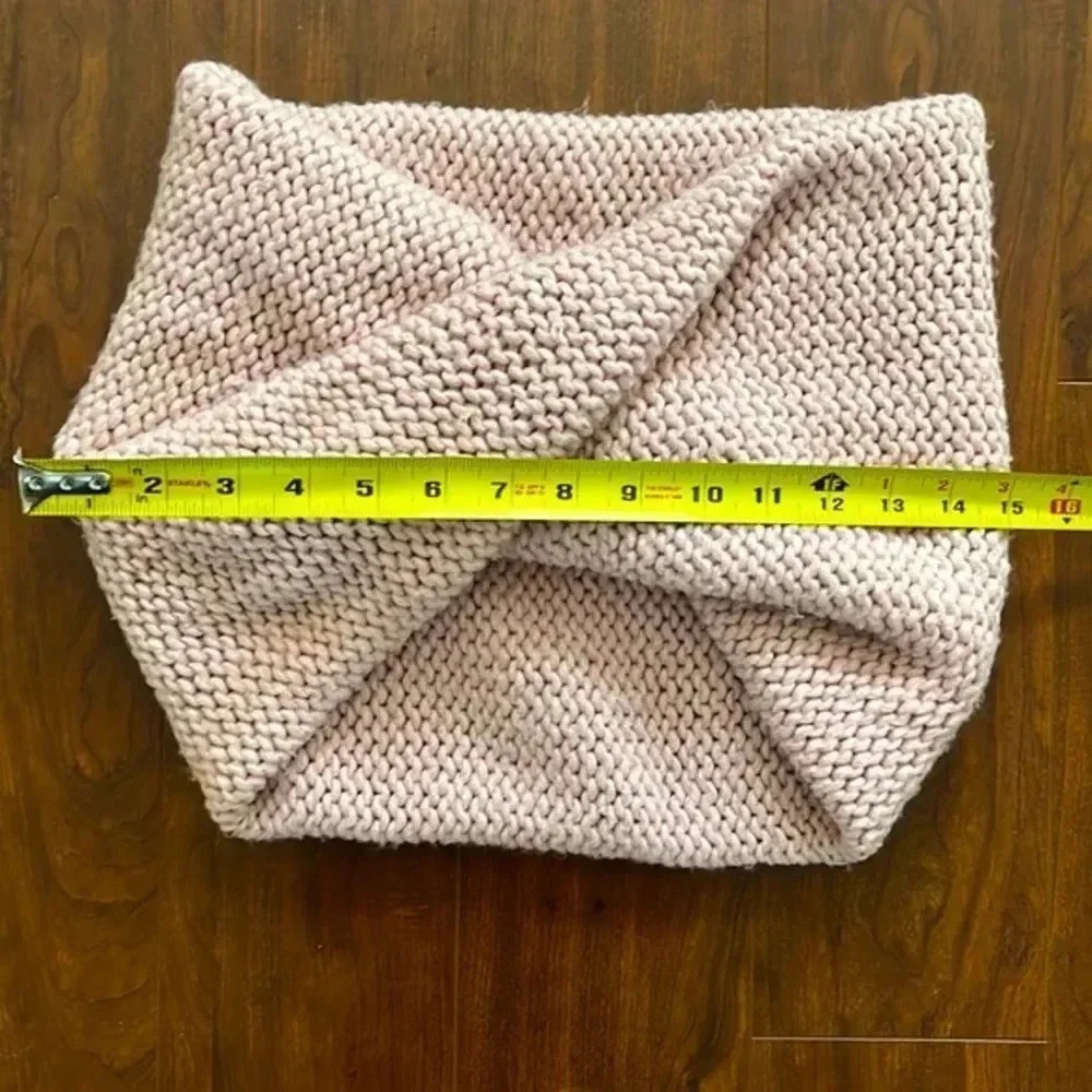⭐️3/$15 Infinity Scarf - Picture 4 of 6